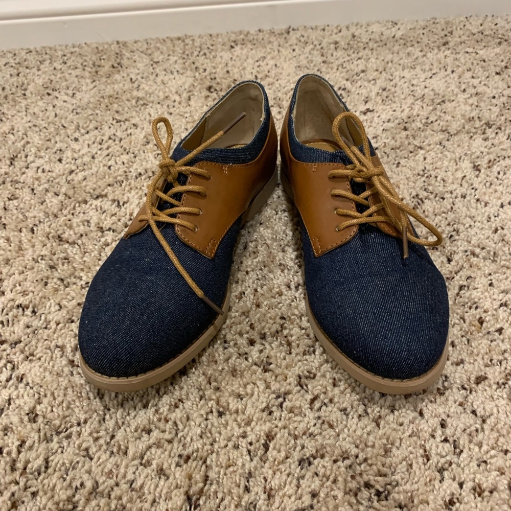 Brand new bass women’s size 7 flats.